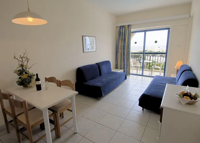 Crown Elamaris Aparthotel 3*