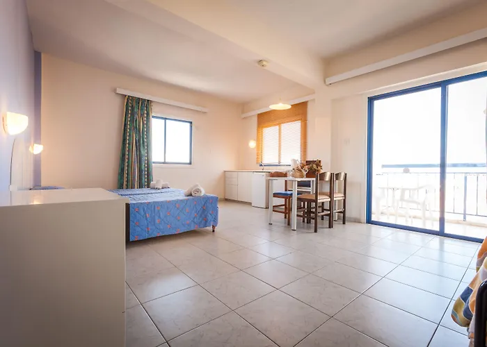 Aparthotel Crown Elamaris Protaras