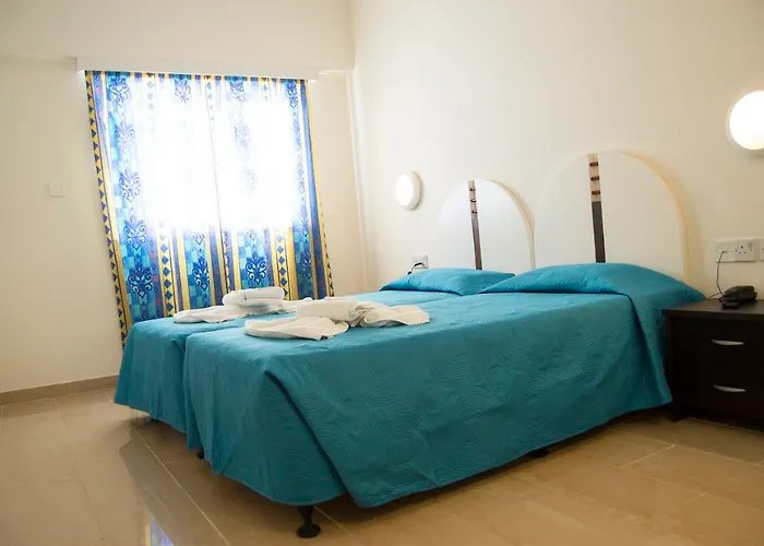 Aparthotel Crown Elamaris 3*