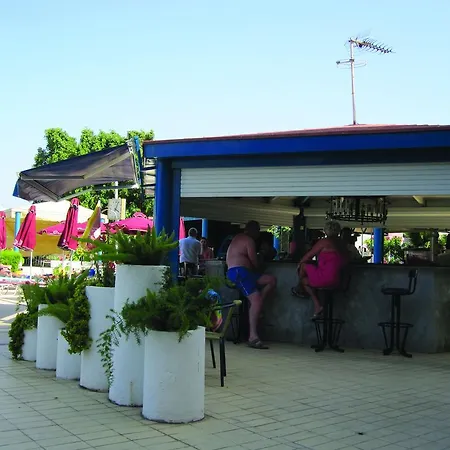 Crown Elamaris Apart-hotel
