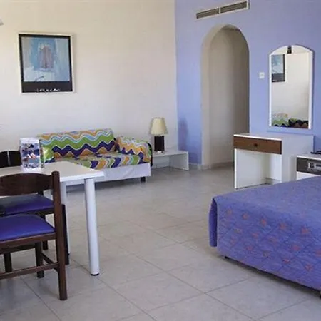 Crown Elamaris Apart-hotel