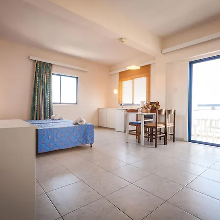 Lejlighedshotel Crown Elamaris Protaras