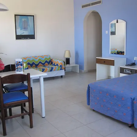 Crown Elamaris Protaras