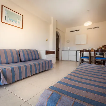 Crown Elamaris Lejlighedshotel