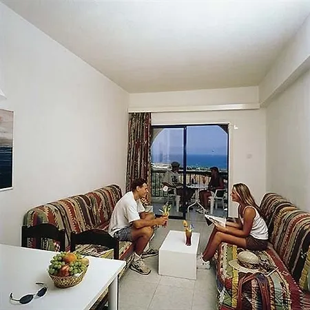 Crown Elamaris 3*
