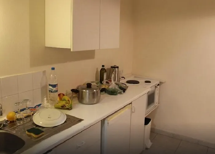 Crown Elamaris Lägenhetshotell Protaras