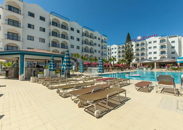 Aparthotel Crown Elamaris 3*